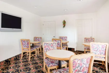 Super 8 by Wyndham Cleveland