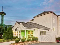 Microtel Inn & Suites by Wyndham Gatlinburg - parking