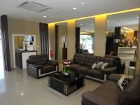 Radiant Hotel Hotels in Sitiawan