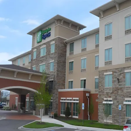 Holiday Inn Express & Suites OVERLAND PARK by IHG
