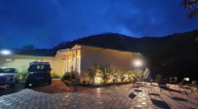 ไอบีเอ็กซ์ รีสอร์ตส์, วัลปาไร (มิสต์ลี่)