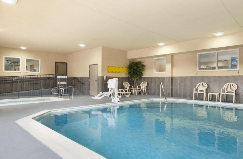 Country Inn & Suites by Radisson, Georgetown, KY photo 3
