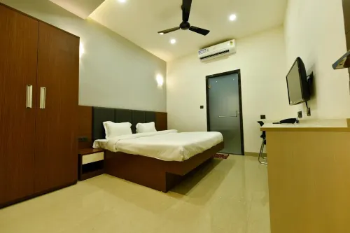 Hotel Nikhil Regency - bar
