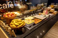 ibis budget Curitiba Centro - Breakfast