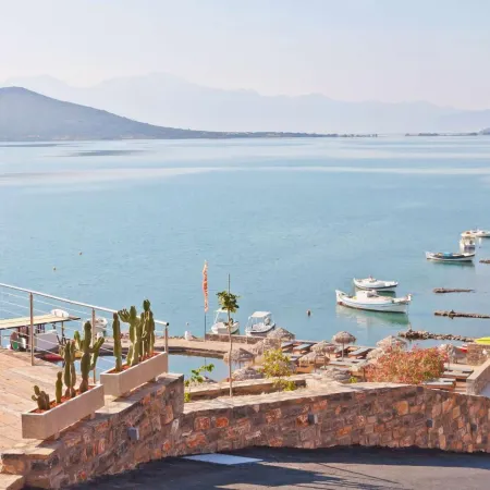 Royal Marmin Bay Boutique & Art Hotel