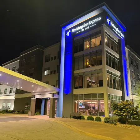 Holiday Inn Express Bettendorf - Davenport NE by IHG