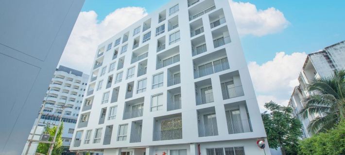 คาริน โฮเทล แอนด์ เซอร์วิซ อพาร์ตเมนต์ โรงแรมในอำเภอศรีราชา