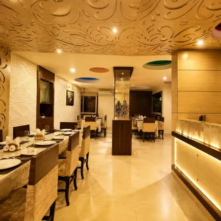 Ashish Palace - A City Centre Hotel