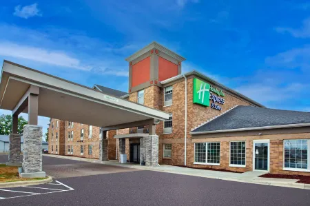 Holiday Inn Express & Suites Sunbury-Columbus Area
