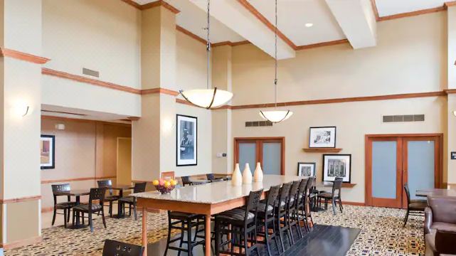 편안한 햄프턴 인 객실