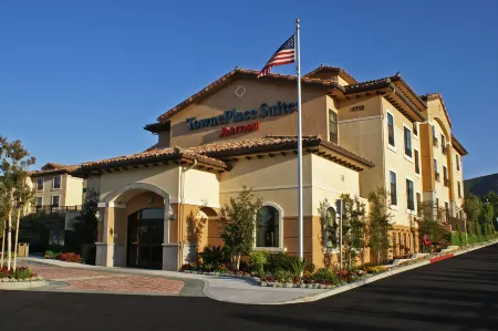 TownePlace Suites Thousand Oaks Ventura County Отели рядом с достопримечательностью «Лейк Шервуд»