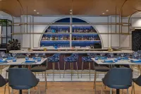 The Vanguard Ann Arbor, Autograph Collection - bar