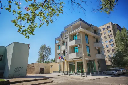 Continental Hotel Отели в г. Кутаиси