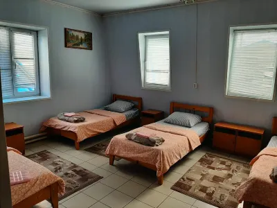 Yuzhnyij Dvorik Hostel Отели в г. 