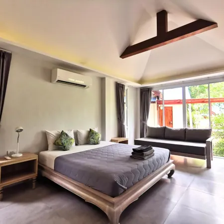 Phalarn Inn Resort Отели рядом с достопримечательностью «Пирс Менам»