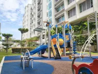 Walking Distance to Mount Austin - 6 Pax Newly Renovated