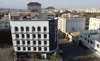 Platinum Al Khamseen Serviced Apartments