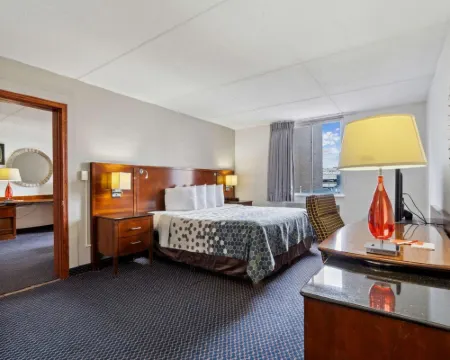 Econo Lodge Inn & Suites Hotels in Waterloo