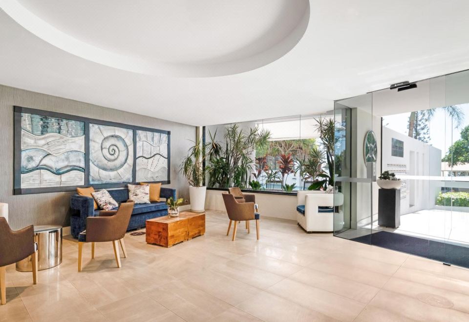 Mantra Coolangatta Beach HotelOver view