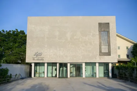 Nap77 Отели рядом с достопримечательностью «Wat Samphran»