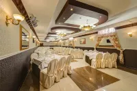 Gold Hotel