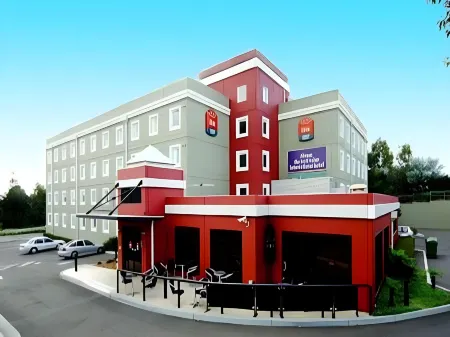 Ibis Sydney Thornleigh Отели рядом с достопримечательностью «Swane's Nurseries»