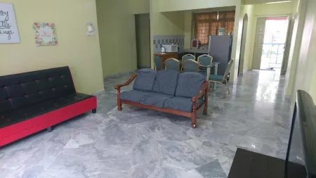 Family Beach Condo PD@Cocobay Resort Condominium Отели в г. Si Rusa