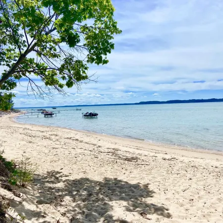 Elk Rapids Lakeshore Inn