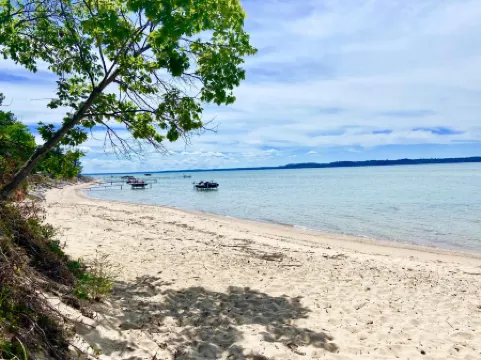 Elk Rapids Lakeshore Inn
