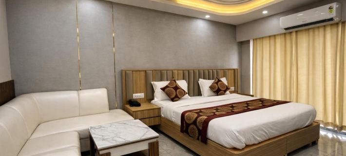 Hotel Shree Sadhna - Vrindavan Chhatikara Road 温達文酒店