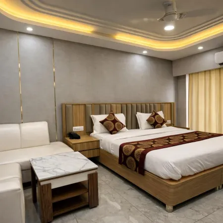 Hotel Shree Sadhna - Vrindavan Chhatikara Road