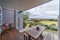 Cosy Corner Sea View Apartments - Holiday Apartments