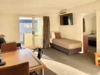 Amalfi Motor Lodge Hotels near Upper Riccarton