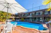 Aquajet Motel - parking