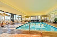 Holiday Inn Express & Suites Williston Các khách sạn ở Missouri Ridge