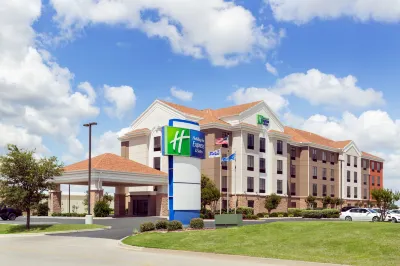 Holiday Inn Express & Suites Shawnee I-40 Hotels in Shawnee