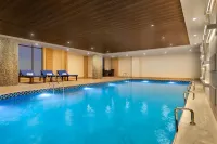 Ramada by Wyndham Lahore Gulberg II - Pools