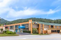 Days Inn by Wyndham Clayton Hotels in Clayton
