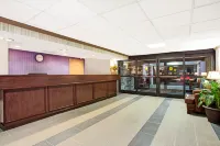Days Inn by Wyndham Newport News City Center Oyster Point Hotel a Newport News