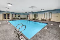 Holiday Inn Express & Suites PORTLAND-JANTZEN BEACH by IHG