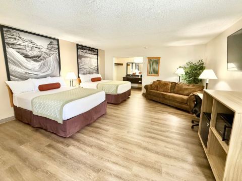 Super 8 by Wyndham Salina/Scenic Hills Area
