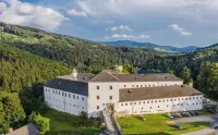 Zámek Kolštejn - Hotel Chateau Goldenstein Hotels near Pěchotní srub K-S 14 "U Cihelny" - Muzeum československého opevnění z let 1935-38