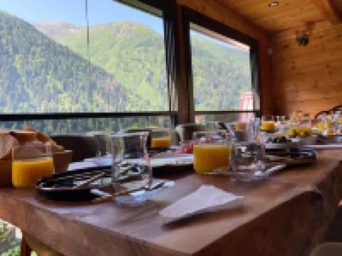 艾德爾達格艾威酒店 酒店