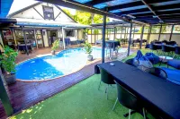 Mount Richmond Hotel - piscina