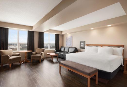 로열 호텔 에드먼턴 에어포트 트레이드마크 컬렉션 바이 윈덤