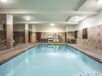 La Quinta Inn & Suites by Wyndham Portland Airport - Pool