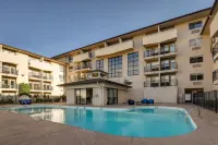 ฮอลิเดย์ อินน์ เอ็กซ์เพรส โฮเทล แอนด์ สวีทส์ แบรนสัน 76 เซ็นทรัล บาย IHG