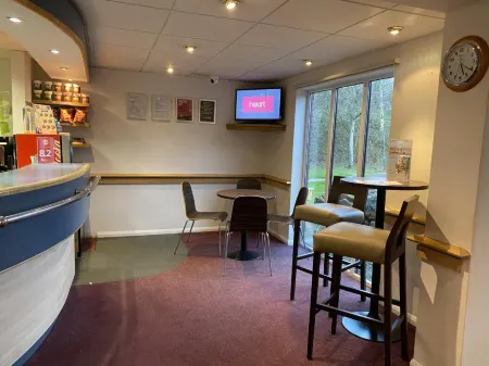 Days Inn by Wyndham Michaelwood M5 Отели в г. Falfield