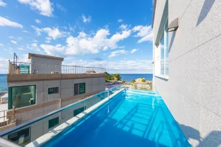 Gangneung Sodol23 Poolvilla Отели рядом с достопримечательностью «Джумунджин- Бич»