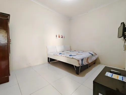 Homey Guesthouse Near SBY Zoo Syariah - 3 tähden